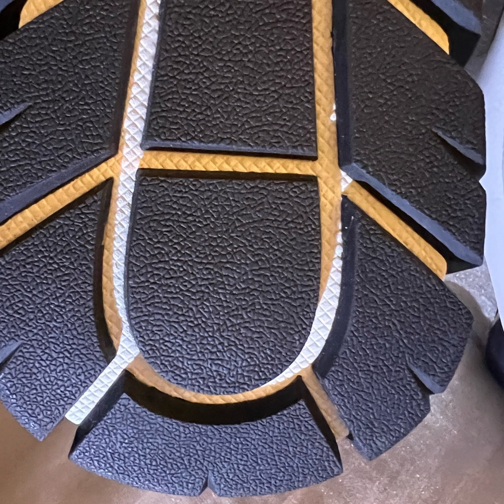 Authentic PRADA sneakers - Picture 6 of 15
